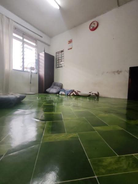 Rumah Flat untuk Dijual di Flat Taman Pelangi Indah - Mukhriez Mesh - Interior - PropertyGuru.com.my