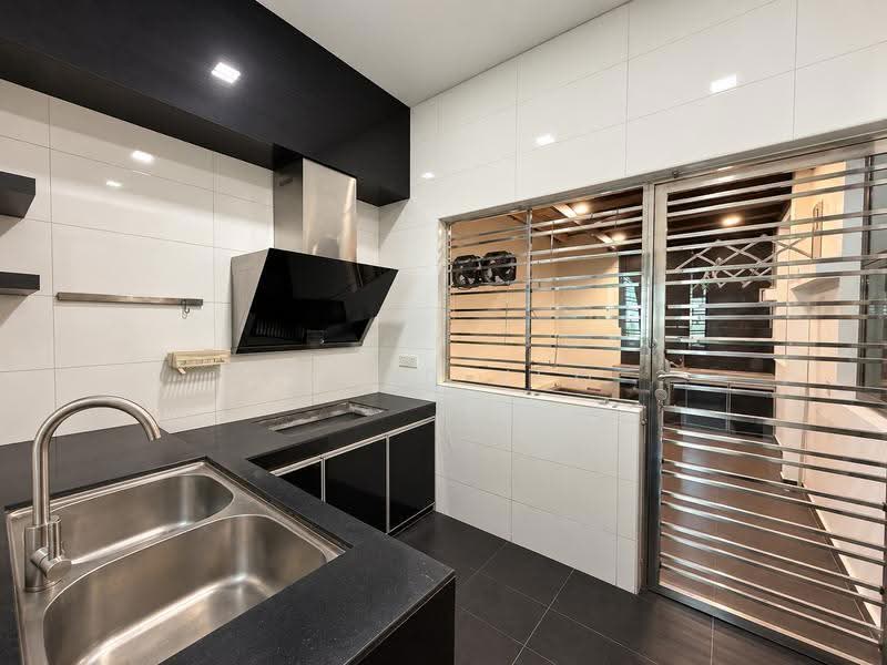 Semi-Detached House for Sale in Bandar Seri Alam (Masai) - Caleb Yeo - Kitchen - PropertyGuru.com.my
