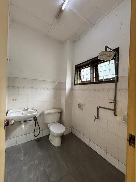 Rumah Teres 2-Tingkat untuk Dijual di Pusat Bandar Puchong (Puchong) - Addy Ng - Bathroom - PropertyGuru.com.my