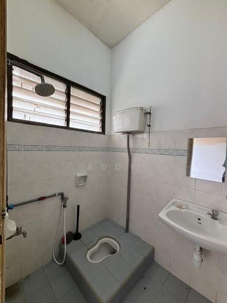 Rumah Teres 2-Tingkat untuk Dijual di Pusat Bandar Puchong (Puchong) - Addy Ng - Bathroom - PropertyGuru.com.my