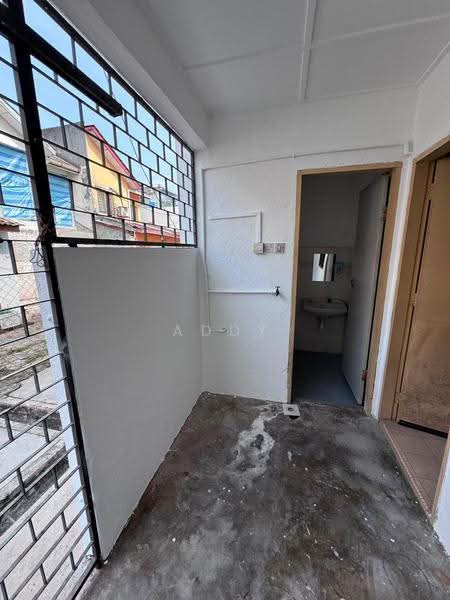Rumah Teres 2-Tingkat untuk Dijual di Pusat Bandar Puchong (Puchong) - Addy Ng - Balcony - PropertyGuru.com.my