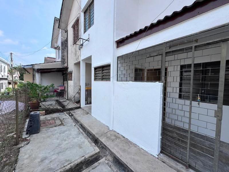 Rumah Teres 2-Tingkat untuk Dijual di Pusat Bandar Puchong (Puchong) - Addy Ng - Exterior - PropertyGuru.com.my
