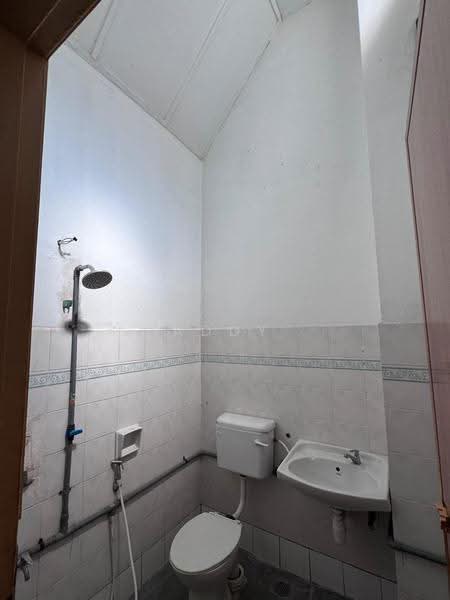 Rumah Teres 2-Tingkat untuk Dijual di Pusat Bandar Puchong (Puchong) - Addy Ng - Bathroom - PropertyGuru.com.my