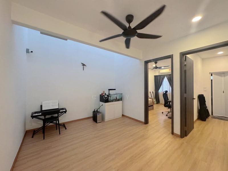 2-storey Terraced House for Sale in Serdang Raya (Seri Kembangan) - Cony Lum - Living Room - PropertyGuru.com.my