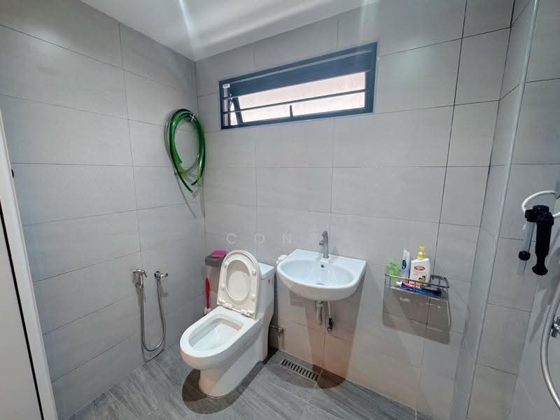 2-storey Terraced House for Sale in Serdang Raya (Seri Kembangan) - Cony Lum - Bathroom - PropertyGuru.com.my