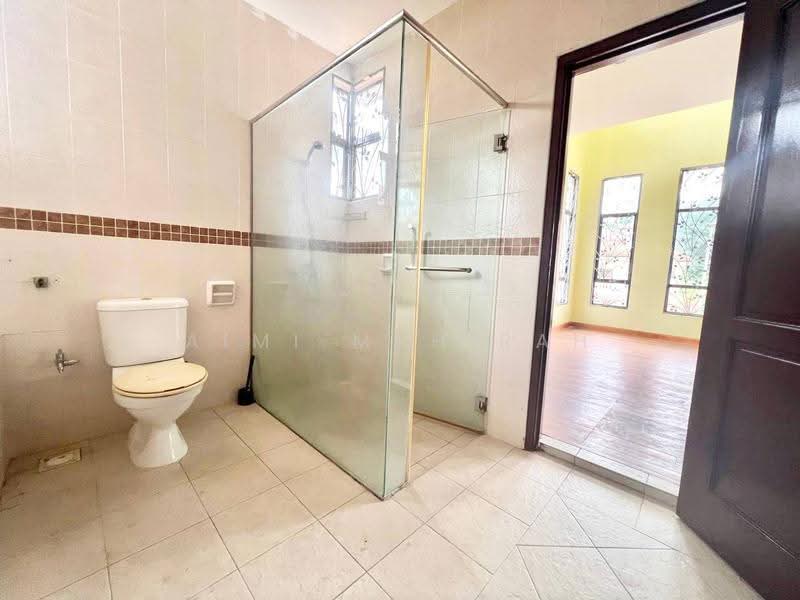 Semi-Detached House for Sale in Taman Melawati (Ulu Kelang) - Aimi Mahirah - Bathroom - PropertyGuru.com.my