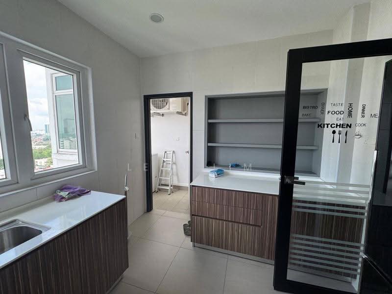 Kediaman Servis untuk Dijual di Seasons Amara Larkin - Leon Lim - Kitchen - PropertyGuru.com.my