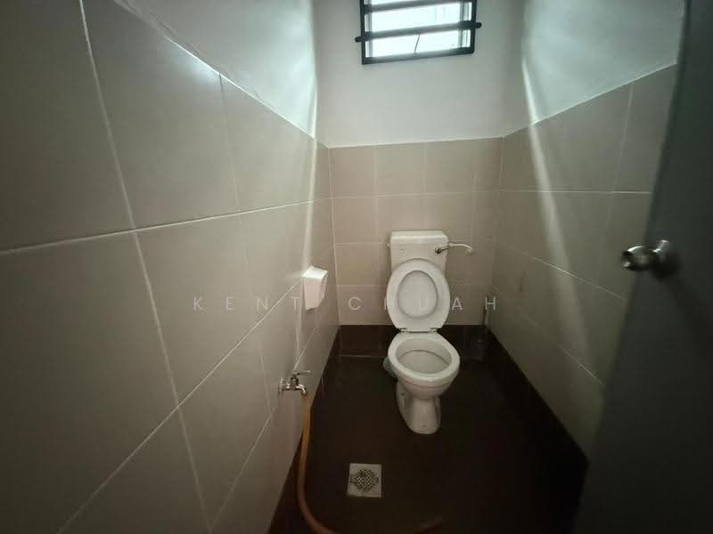 Shop / Office for Rent in Taman Sena Jaya (Kepala Batas) - Kent Chuah - Bathroom - PropertyGuru.com.my