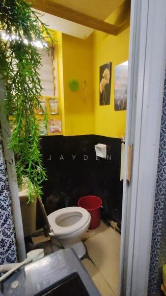 Rumah Flat untuk Dijual di Flat Taman Pelangi Indah - Jayden Ng - Bathroom - PropertyGuru.com.my