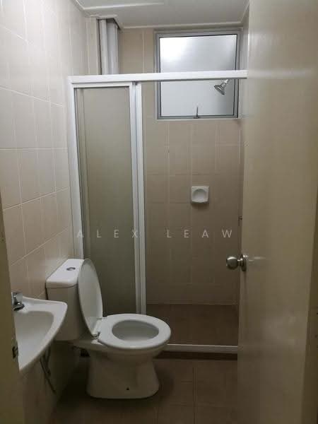 Pangsapuri untuk Dijual di Goodview Heights - Alex Leaw - Bathroom - PropertyGuru.com.my