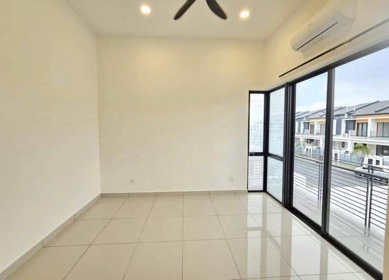 Rumah Teres 2-Tingkat untuk Disewa di Bandar Rimbayu (Telok Panglima Garang) - Elaine Lee - Balcony - PropertyGuru.com.my