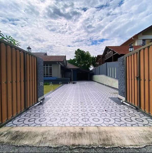 Bungalow House for Sale in Taman Puncak Perdana (Shah Alam) - Rashidah Juremi - Exterior - PropertyGuru.com.my