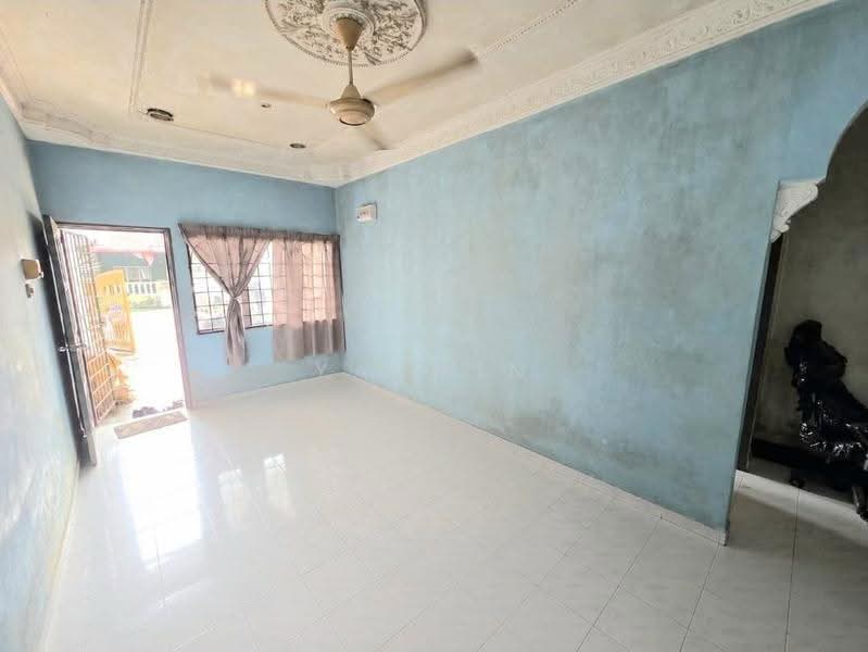 1-storey Terraced House for Sale in Meru (Klang) - Yasmin Sulaiman - Living Room - PropertyGuru.com.my