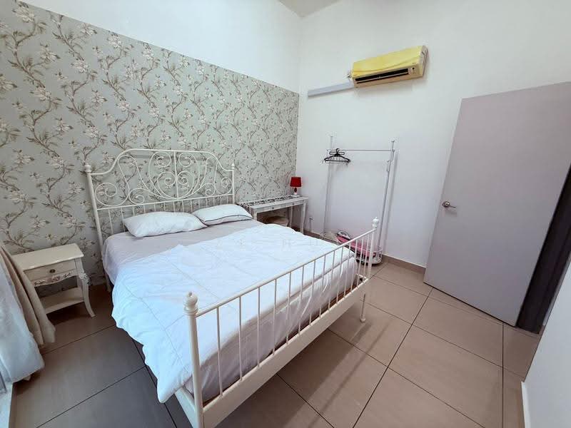 Kediaman Servis untuk Dijual di Manhattan - Zi Hui - Bedroom - PropertyGuru.com.my
