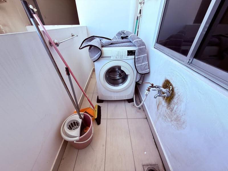Kediaman Servis untuk Dijual di Manhattan - Zi Hui - Balcony - PropertyGuru.com.my