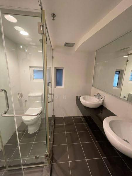 Kediaman Servis untuk Dijual di Maritime Suite - Sharon Khor - Bathroom - PropertyGuru.com.my