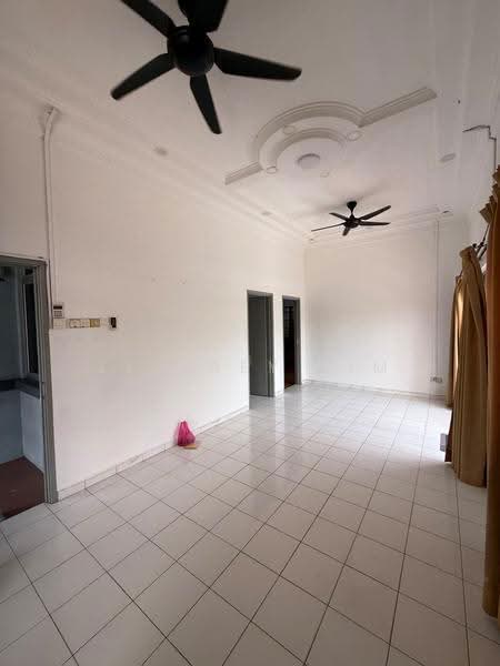 1-storey Terraced House for Sale in Taman Mutiara Rini (Skudai) - Jeffrey Lim - Living Room - PropertyGuru.com.my