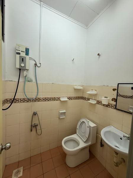 1-storey Terraced House for Sale in Taman Mutiara Rini (Skudai) - Jeffrey Lim - Bathroom - PropertyGuru.com.my