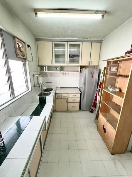 Rumah Flat untuk Dijual di Taman Daya - Jalan Enau 16,20 - Daniel Yong - Kitchen - PropertyGuru.com.my