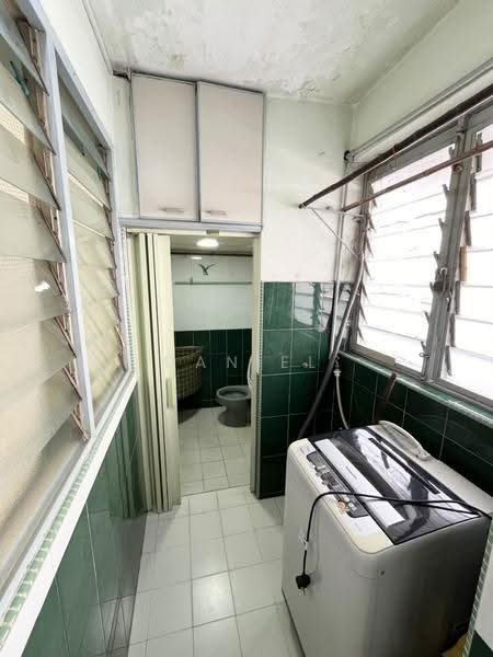 Rumah Flat untuk Dijual di Taman Daya - Jalan Enau 16,20 - Daniel Yong - Bathroom - PropertyGuru.com.my