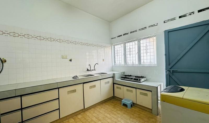 Rumah Teres 2-Tingkat untuk Dijual di Taman Bukit Beruang (Bukit Baru) - Phang Seow Ling - Kitchen - PropertyGuru.com.my