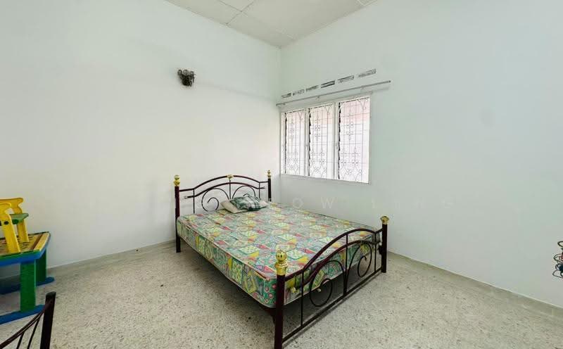 Rumah Teres 2-Tingkat untuk Dijual di Taman Bukit Beruang (Bukit Baru) - Phang Seow Ling - Bedroom - PropertyGuru.com.my
