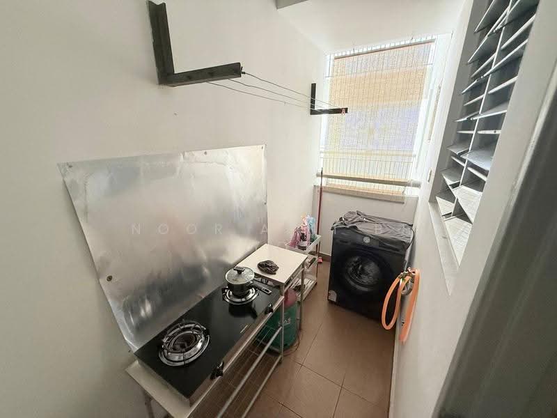 Kondominium untuk Dijual di Suasana Lumayan - Noor Aini Bt Ayob - Balcony - PropertyGuru.com.my