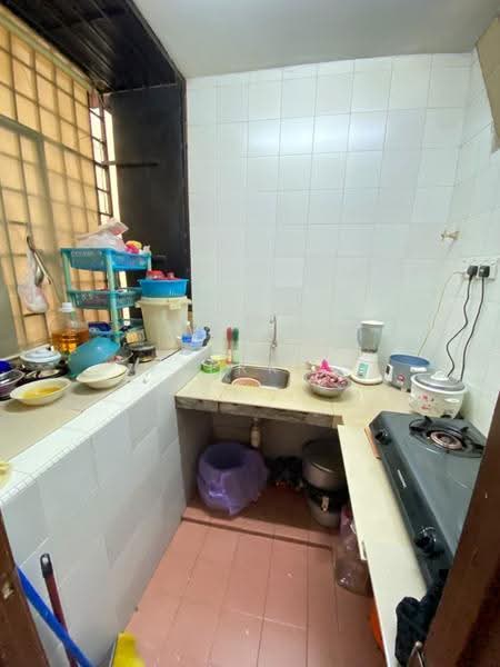 Pangsapuri untuk Dijual di Pangsapuri Putra Permai Selesa - Terry Yee - Kitchen - PropertyGuru.com.my