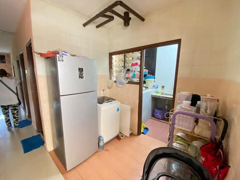 Pangsapuri untuk Dijual di Pangsapuri Putra Permai Selesa - Terry Yee - Kitchen - PropertyGuru.com.my