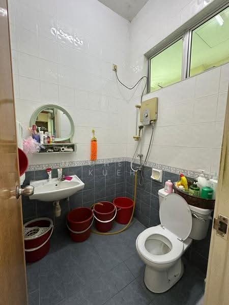 Rumah Teres 2-Tingkat untuk Dijual di Taman Gaya (Ulu Tiram) - Michelle Kueh - Bathroom - PropertyGuru.com.my