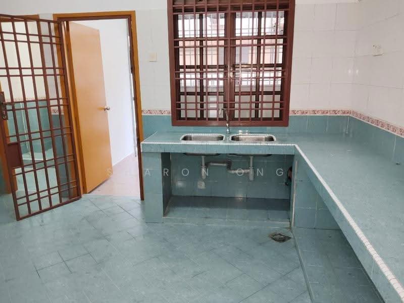 2-storey Terraced House for Sale in Taman Tampoi Indah (Tampoi) - Sharon Ong - Kitchen - PropertyGuru.com.my