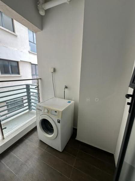 Kondominium untuk Dijual di Bay Point @ Country Garden Danga Bay - Janice Ho - Balcony - PropertyGuru.com.my