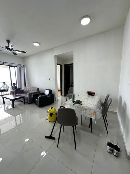 Kondominium untuk Dijual di Bay Point @ Country Garden Danga Bay - Janice Ho - Living Room - PropertyGuru.com.my