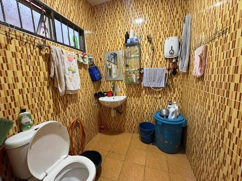 Rumah Teres 2-Tingkat untuk Dijual di Taman Kepong (Kepong) - Coyee Wong - Bathroom - PropertyGuru.com.my