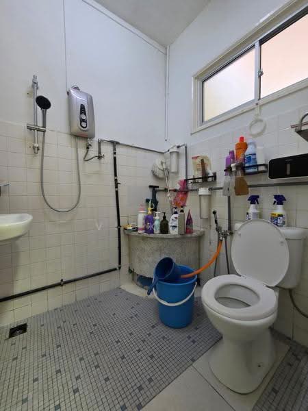 Rumah Teres 1-Tingkat untuk Disewa di Taman Ehsan (Kepong) - Vicky . - Bathroom - PropertyGuru.com.my