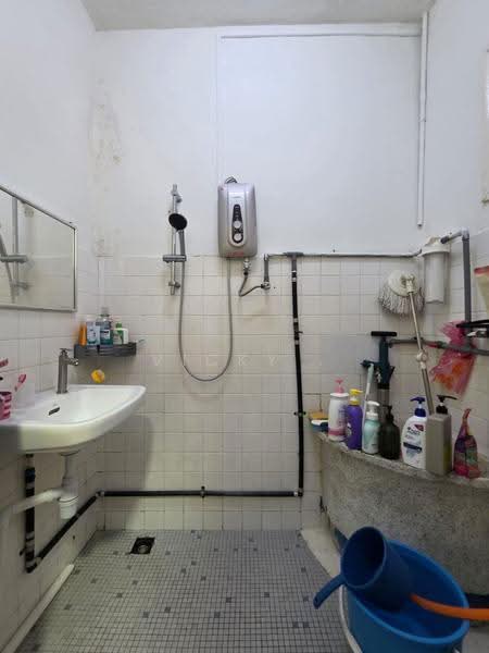 Rumah Teres 1-Tingkat untuk Disewa di Taman Ehsan (Kepong) - Vicky . - Bathroom - PropertyGuru.com.my