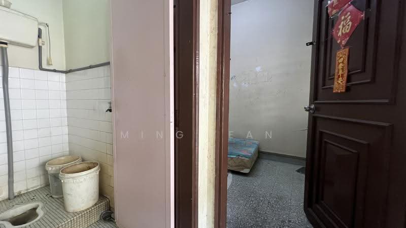 2-storey Terraced House for Sale in Taman Overseas Union (Taman Oug) (Jalan Klang Lama (Old Klang Road)) - Ming Yean - Bathroom - PropertyGuru.com.my