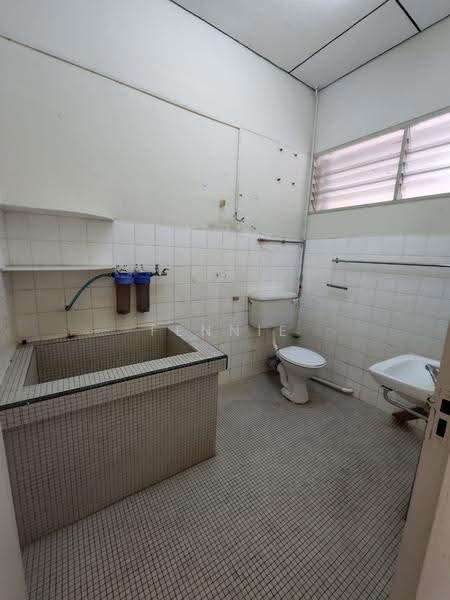 Rumah Teres 2-Tingkat untuk Disewa di Island Glades (Jelutong) - Fennie Seow - Bathroom - PropertyGuru.com.my