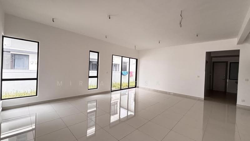 Cluster House for Sale in Shah Alam (Selangor) - Miriam Tsang - Living Room - PropertyGuru.com.my
