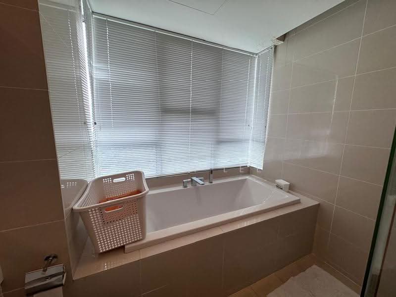 Kediaman Servis untuk Dijual di Suasana Bukit Ceylon / Raja Chulan Residences - Keith Lee - Bathroom - PropertyGuru.com.my