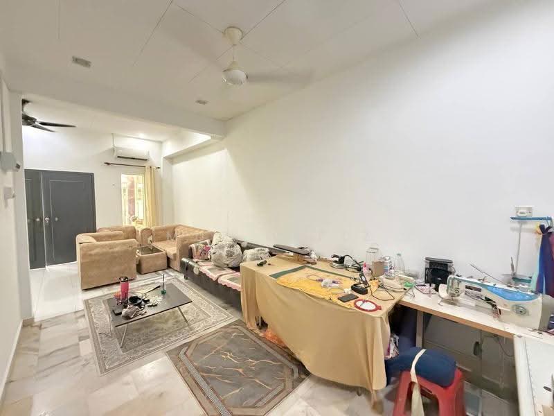 Rumah Teres 1-Tingkat untuk Dijual di Meru (Klang) - Muz Hafiz - Living Room - PropertyGuru.com.my