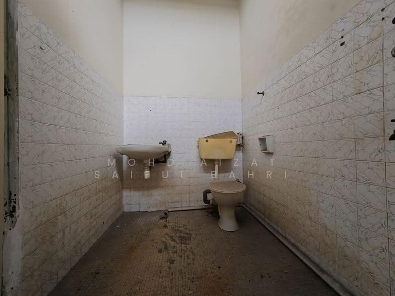 Rumah Teres 2-Tingkat untuk Dijual di Taman Maluri (Cheras) - Mohd Aizat Saiful Bahri - Bathroom - PropertyGuru.com.my