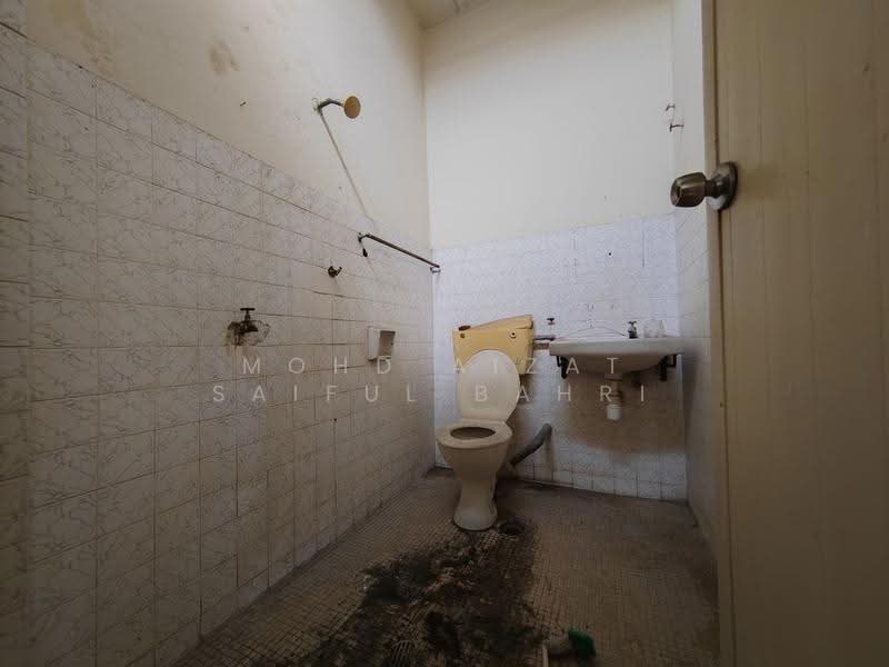 Rumah Teres 2-Tingkat untuk Dijual di Taman Maluri (Cheras) - Mohd Aizat Saiful Bahri - Bathroom - PropertyGuru.com.my
