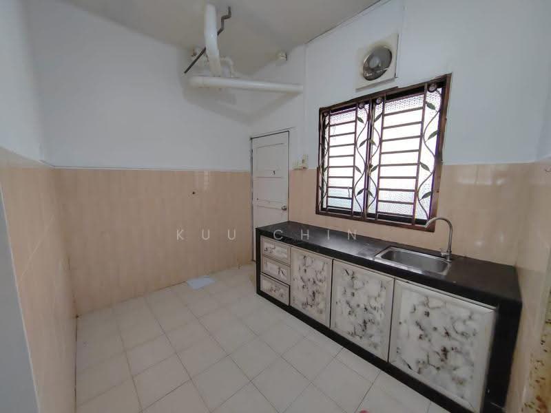 2-storey Terraced House for Sale in Bandar Putra Kulai (Kulai) - Kuu Chin - Kitchen - PropertyGuru.com.my