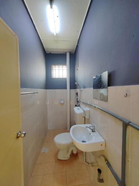 2-storey Terraced House for Sale in Bandar Putra Kulai (Kulai) - Kuu Chin - Bathroom - PropertyGuru.com.my
