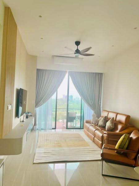 Kediaman Servis untuk Dijual di Senada Residence @ KLGCC Resort - Kraven Poon - Living Room - PropertyGuru.com.my