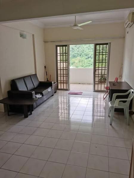 Pangsapuri untuk Dijual di Gambier Heights - Ms Chang - Living Room - PropertyGuru.com.my