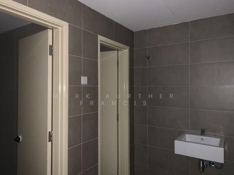 Shop for Sale in Pusat Perdagangan Seri Kembangan (Seri Kembangan) - Mark Aurther Francis - Bathroom - PropertyGuru.com.my