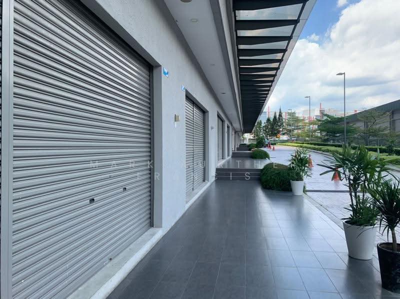Shop for Sale in Pusat Perdagangan Seri Kembangan (Seri Kembangan) - Mark Aurther Francis - Exterior - PropertyGuru.com.my