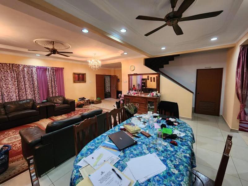 Rumah Berkembar untuk Dijual di Taman Kajang Impian (Kajang) - Adzura Zamedin - Living Room - PropertyGuru.com.my
